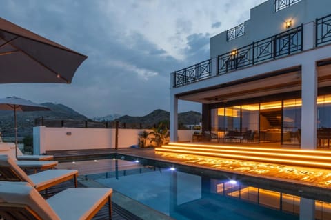 Natural landscape, Mountain view, Pool view, Swimming pool, sunbed