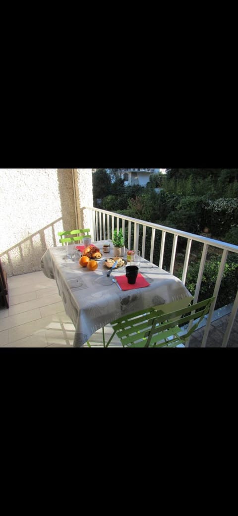 View (from property/room), Balcony/Terrace, Dining area