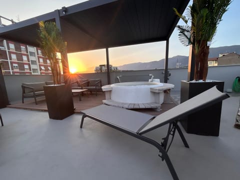 Natural landscape, View (from property/room), Balcony/Terrace, Balcony/Terrace, Mountain view, Swimming pool, Sunset