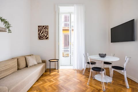 TV and multimedia, Living room, Seating area, Dining area