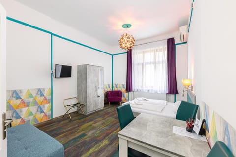 TV and multimedia, Living room, Seating area, Bedroom