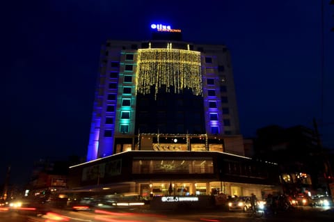 Nearby landmark, Night