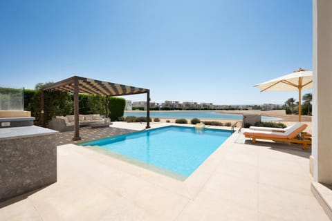 Day, Pool view, Swimming pool, sunbed