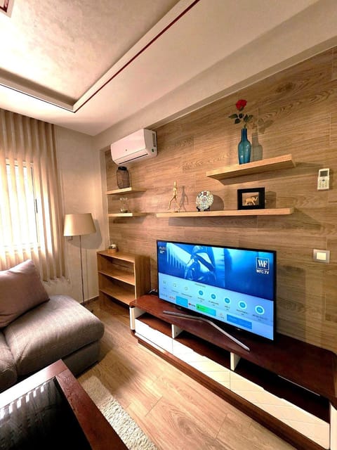 TV and multimedia, Seating area, air conditioner