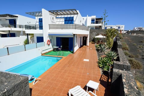 Pool view, Swimming pool, sunbed