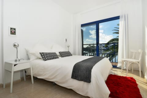 View (from property/room), Balcony/Terrace, Bedroom