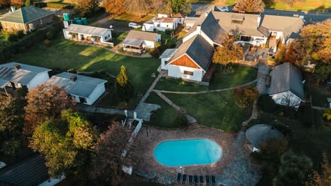Property building, Bird's eye view, Pool view