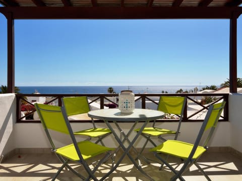 Balcony/Terrace, Living room, Seating area, Dining area, Sea view