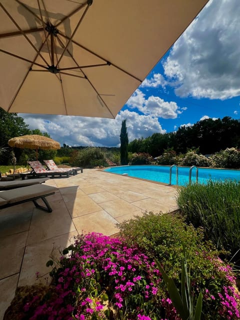 Pool view, Swimming pool, sunbed