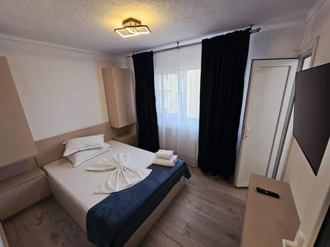 TV and multimedia, Photo of the whole room, Bedroom, towels