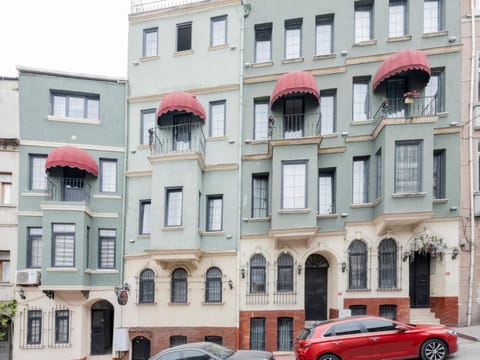 Property building, Day, Location, Parking