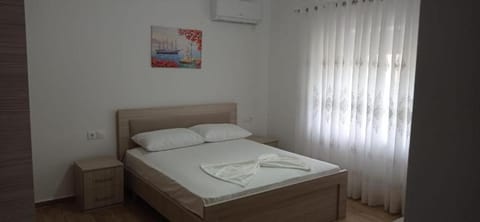 Bed, Bedroom, towels, air conditioner