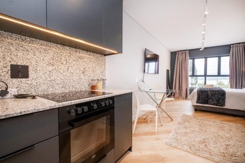 Kitchen or kitchenette, Dining area, stove