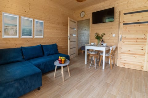 TV and multimedia, Kitchen or kitchenette, Living room, Seating area, Dining area