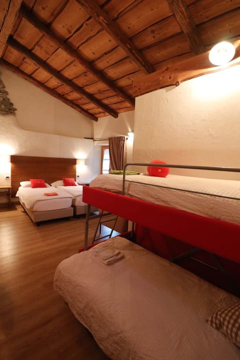 Ostello del Castello Tirano Bed and Breakfast in Province of Brescia