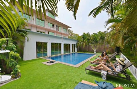 Property building, Spring, Day, People, Garden, Garden view, Pool view, Swimming pool, group of guests, sunbed