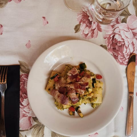 Food and drinks, Food