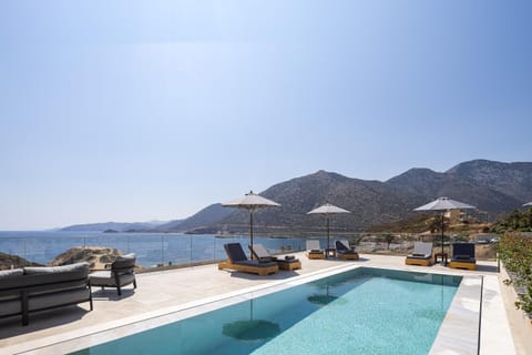 Patio, Nearby landmark, Day, Natural landscape, Mountain view, Pool view, Sea view, Swimming pool, sunbed