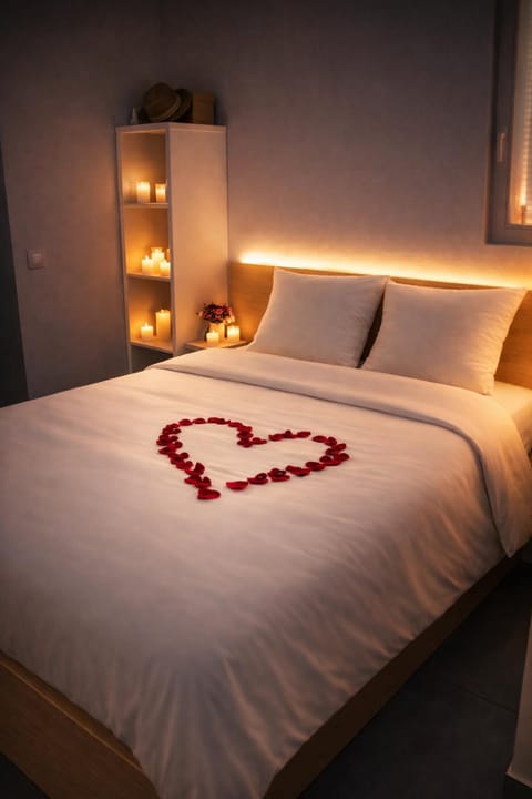 Bed, Photo of the whole room, Bedroom