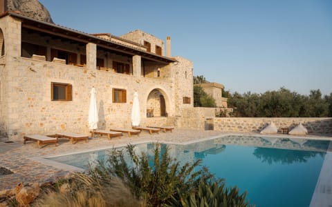 Property building, Day, Pool view, Swimming pool