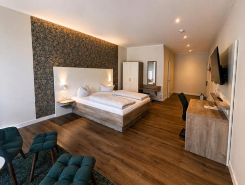 Bed, TV and multimedia, Seating area, Bedroom