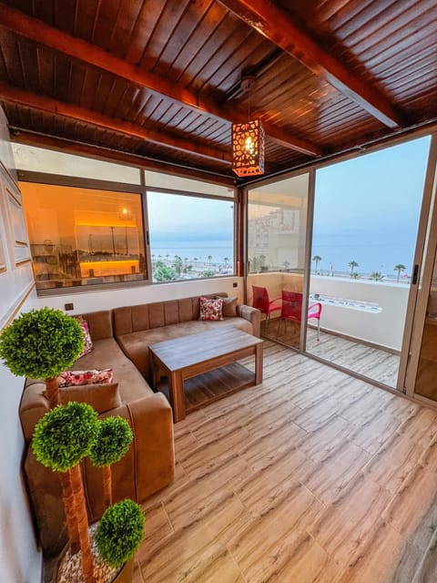 Patio, Natural landscape, View (from property/room), Balcony/Terrace, Living room, Seating area, Dining area, Sea view