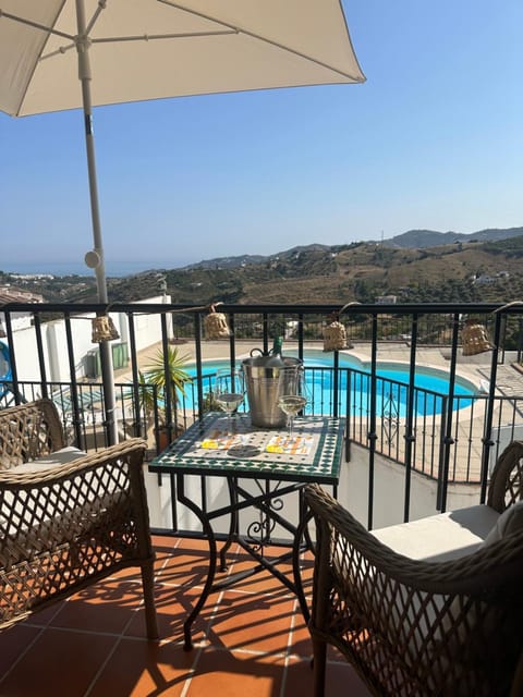 Natural landscape, View (from property/room), Balcony/Terrace, Mountain view, Pool view, Swimming pool