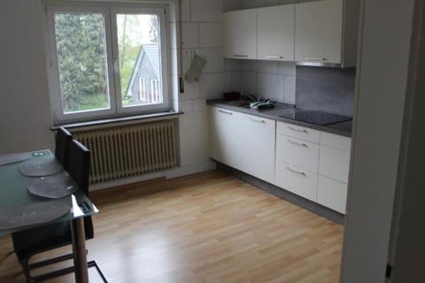 Kitchen or kitchenette, Dining area, stove