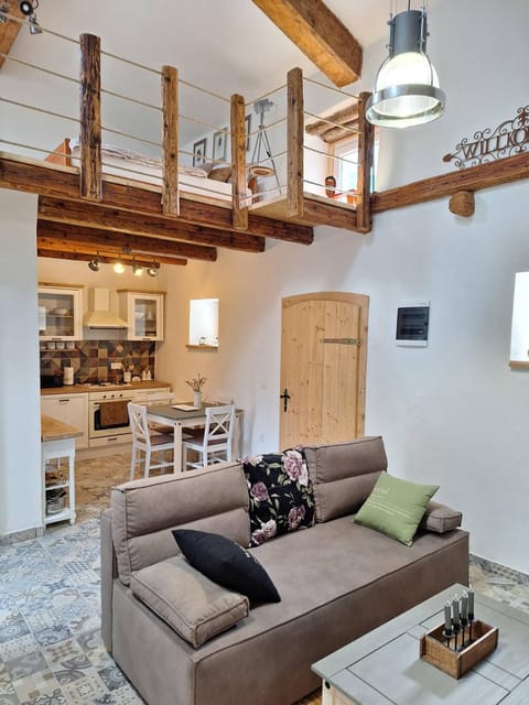 Kitchen or kitchenette, Living room
