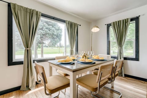 Seating area, Dining area