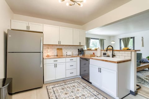 Kitchen or kitchenette, dishwasher, oven, stove