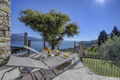 Lemon Garden Retreat -Villa Aqua Villa in Gargnano