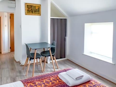 Bed, Dining area, Bedroom