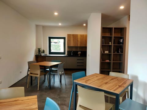 Kitchen or kitchenette, Seating area, Dining area