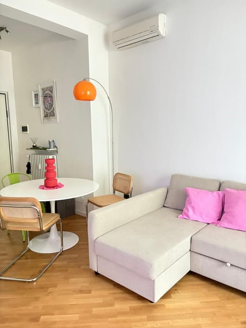 Living room, Seating area, Dining area, air conditioner