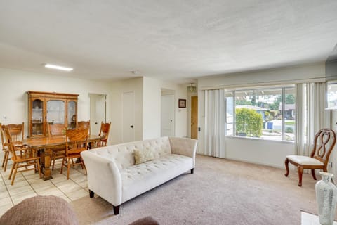 12 Mi to Dtwn LA Family Home with Patio and Yard! House in Bell Gardens