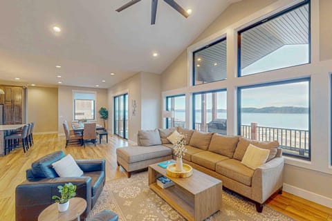 Bear Lake Retreat House in Garden City