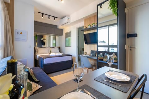 Bed, TV and multimedia, Living room, Photo of the whole room, Dining area, Bedroom