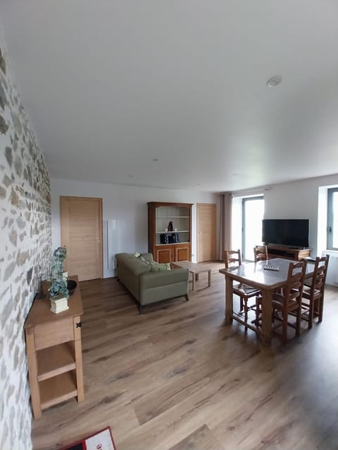 Communal lounge/ TV room, Dining area