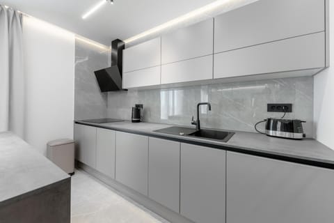 Coffee/tea facilities, Kitchen or kitchenette, stove, toaster