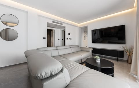 Communal lounge/ TV room, TV and multimedia, Living room, Seating area