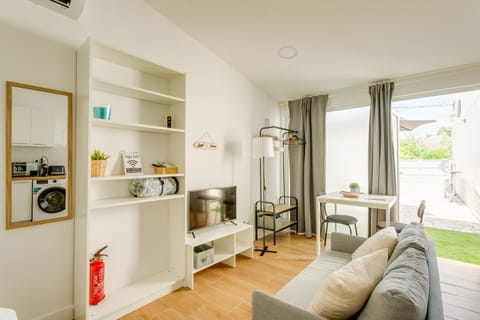 Living room, Photo of the whole room, Dining area