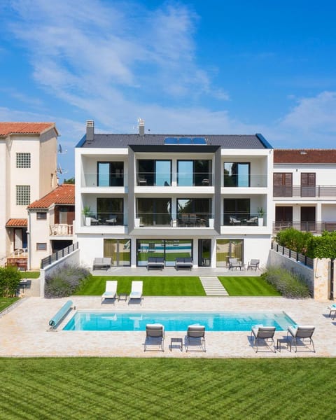 Property building, Garden view, Swimming pool