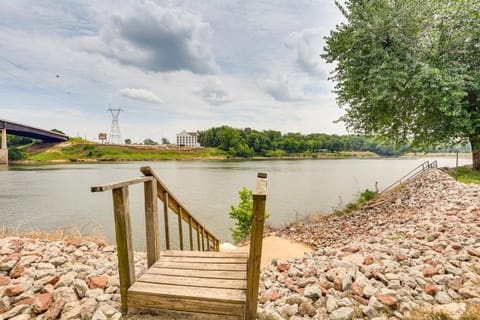 Tennessee River Retreat Multi-Level Deck and Views House in Tennessee