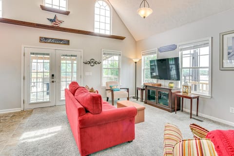 Tennessee River Retreat Multi-Level Deck and Views House in Tennessee