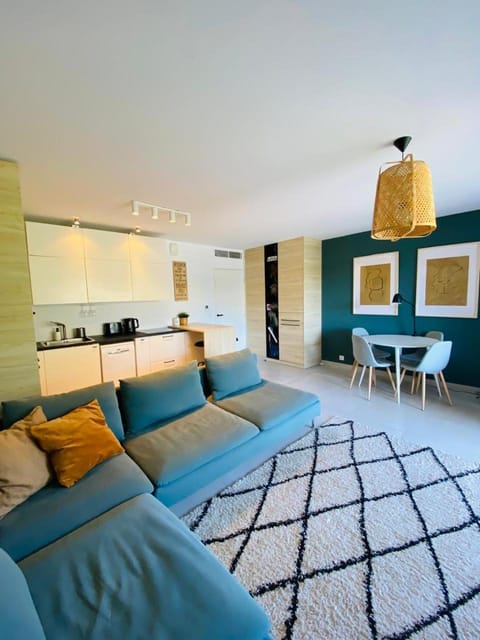 Kitchen or kitchenette, Living room, Seating area