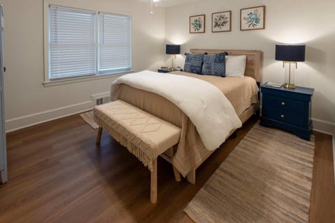 4 BR Sleeps 10 Near UGA & Downtown House in Athens