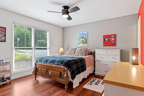 Five Points Dawg Crib On Campus House in Athens