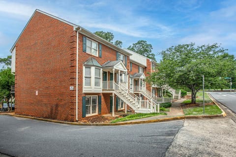 Five Points Dawg Crib On Campus House in Athens