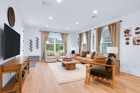 Chic Modern Farm Haus - Minutes to Everything House in New Braunfels